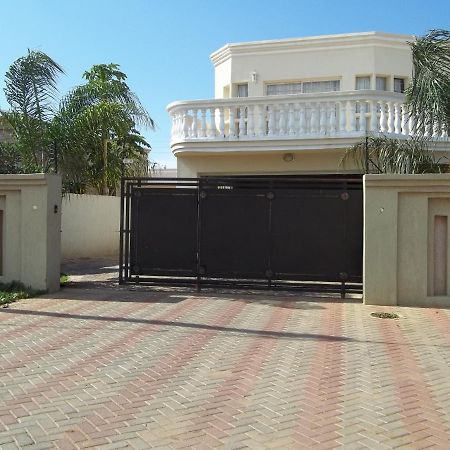 Carlcyn Homestay Gaborone Ngoại thất bức ảnh