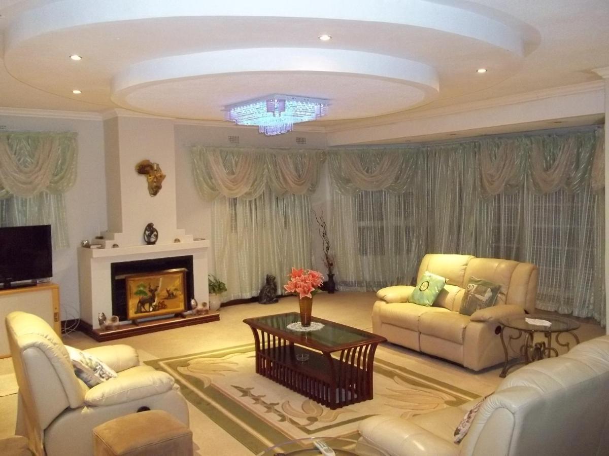 Carlcyn Homestay Gaborone Ngoại thất bức ảnh