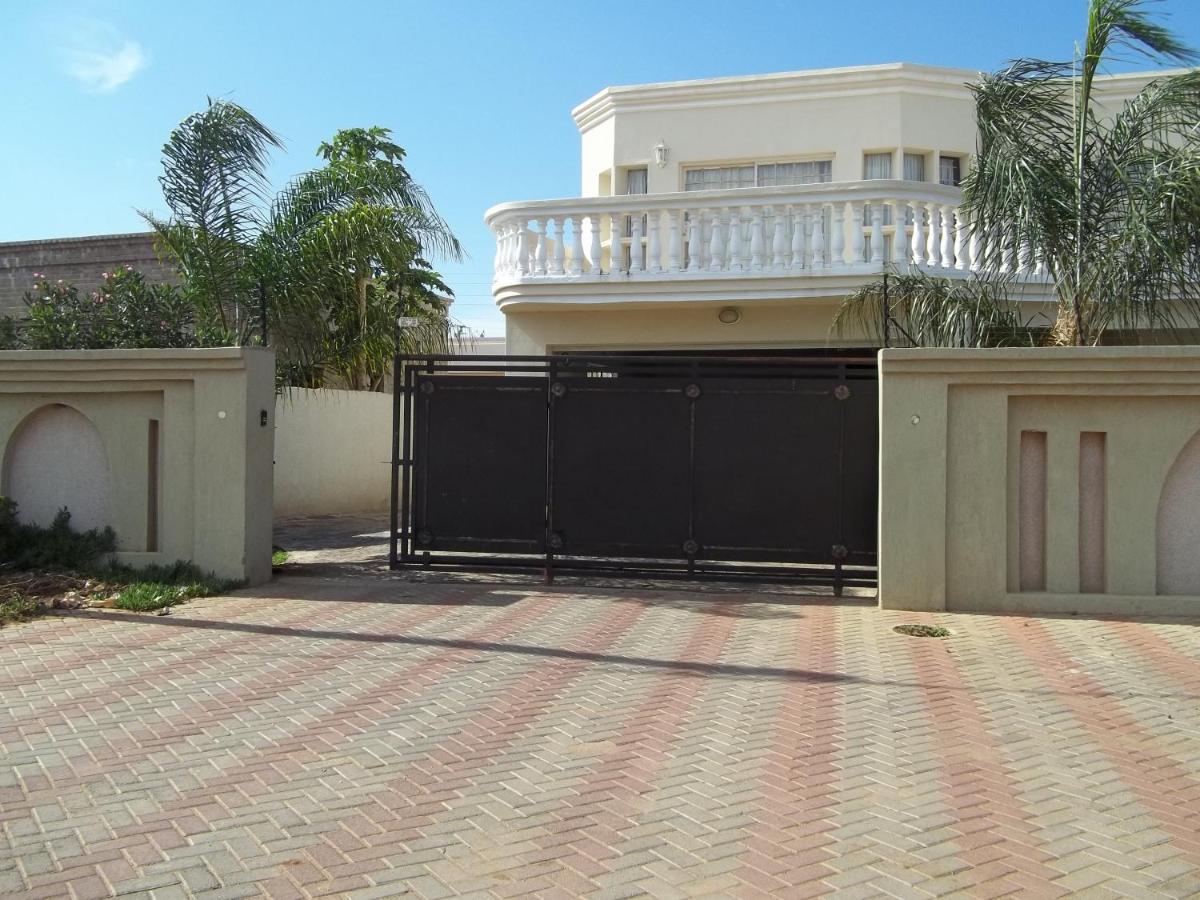 Carlcyn Homestay Gaborone Ngoại thất bức ảnh