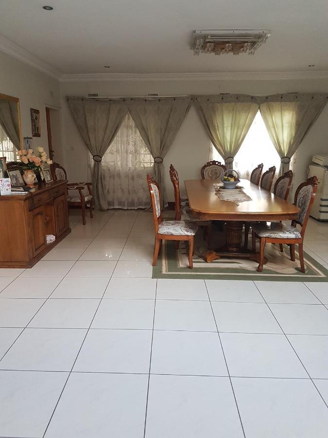 Carlcyn Homestay Gaborone Ngoại thất bức ảnh