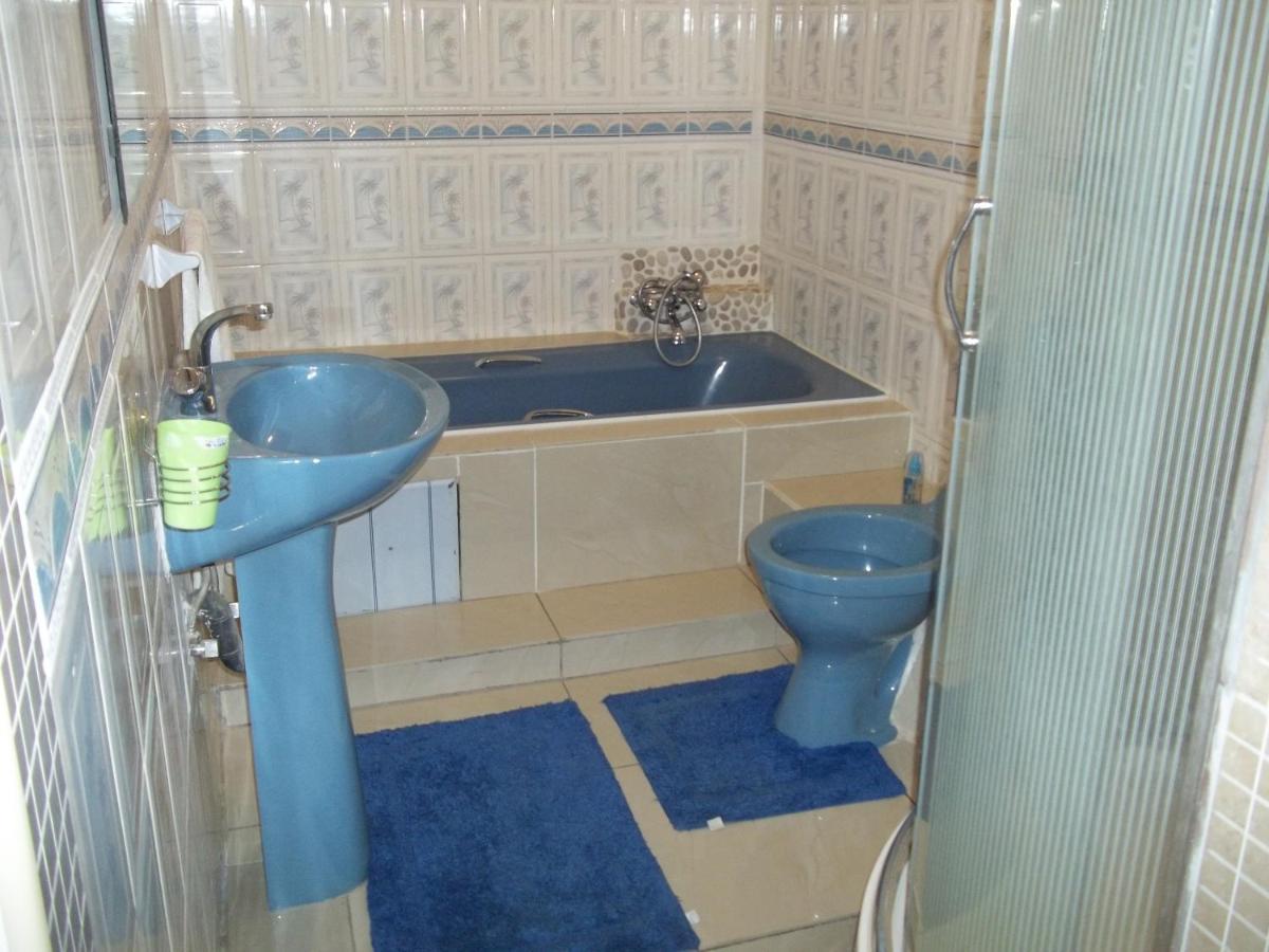 Carlcyn Homestay Gaborone Ngoại thất bức ảnh
