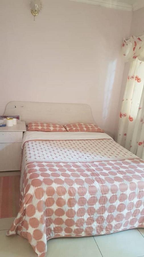 Carlcyn Homestay Gaborone Ngoại thất bức ảnh