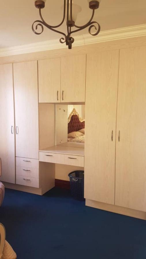 Carlcyn Homestay Gaborone Ngoại thất bức ảnh