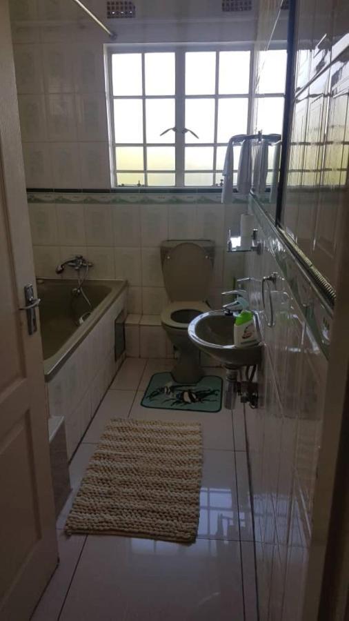 Carlcyn Homestay Gaborone Ngoại thất bức ảnh