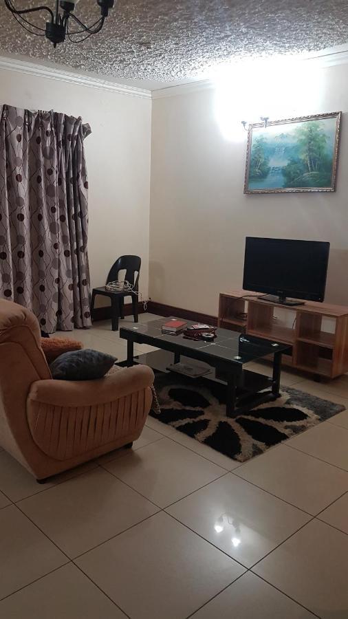 Carlcyn Homestay Gaborone Ngoại thất bức ảnh