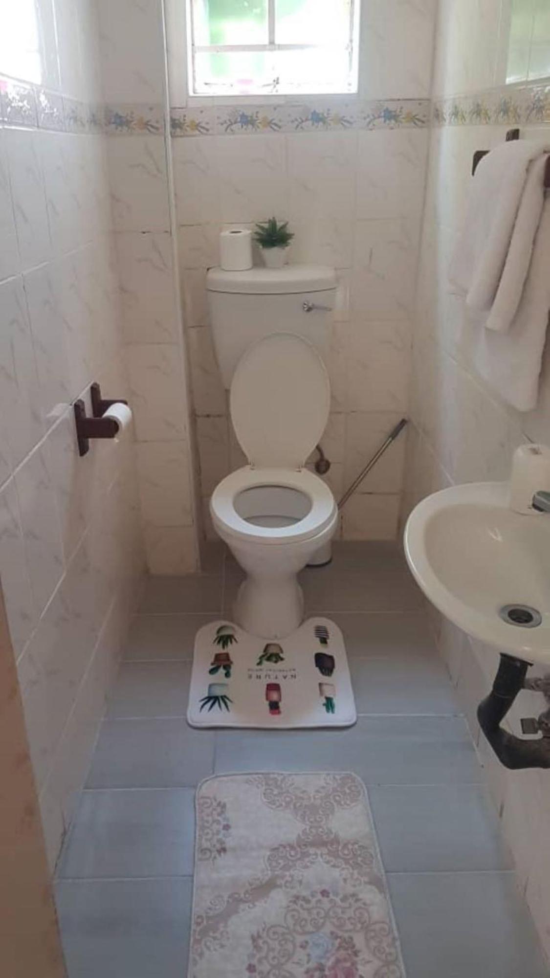 Carlcyn Homestay Gaborone Ngoại thất bức ảnh