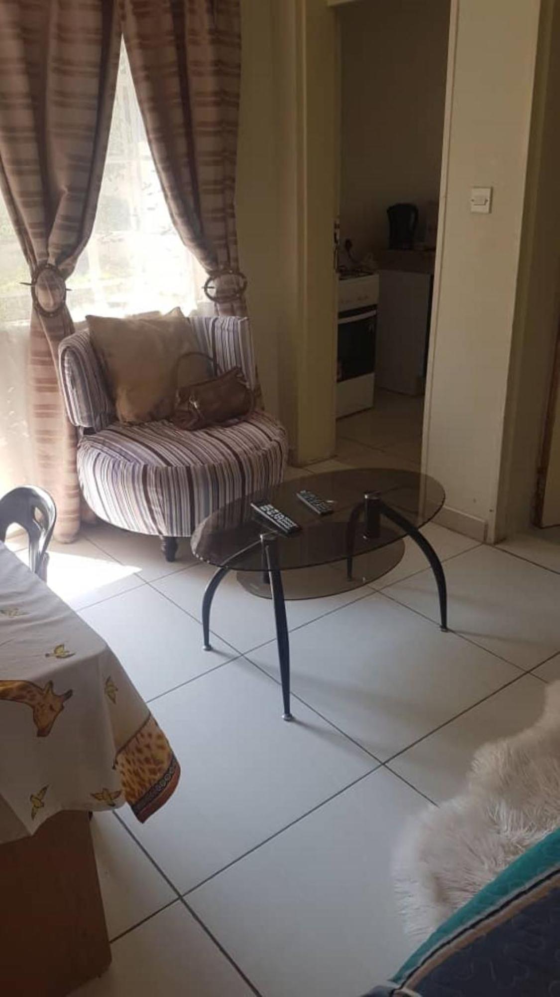 Carlcyn Homestay Gaborone Ngoại thất bức ảnh